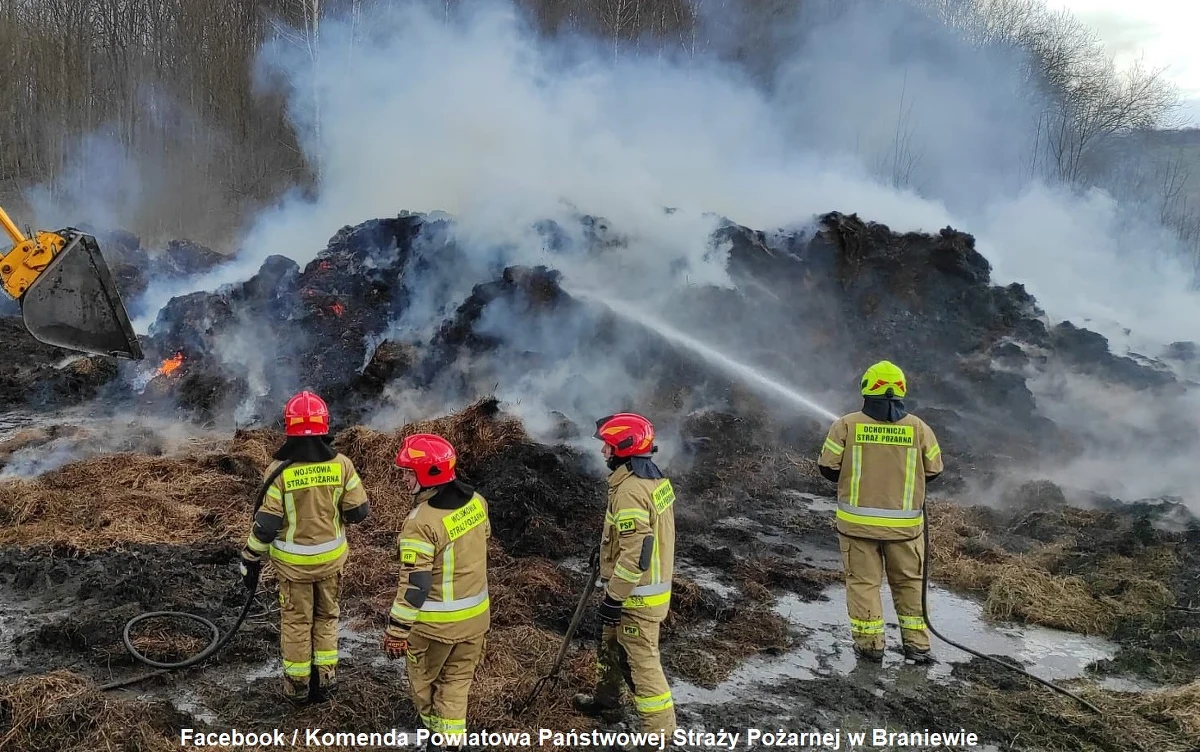 Blisko dwa dni trwało gaszenie pożaru kostek słomy składowanych przy jednej z kotłowni we Fromborku (woj. warmińsko-mazurskie). W akcji uczestniczyło prawie 100 strażaków i 42 pojazdy pożarnicze.