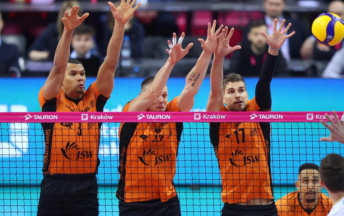 Siatkarze Jastrzębskiego Węgla pokonali na wyjeździe niemiecki VfB Friedrichshafen 3:0 (25:17, 25:16, 25:13) w pierwszym meczu ćwierćfinału Ligi Mistrzów. Rewanż 15 marca w Jastrzębiu-Zdroju.