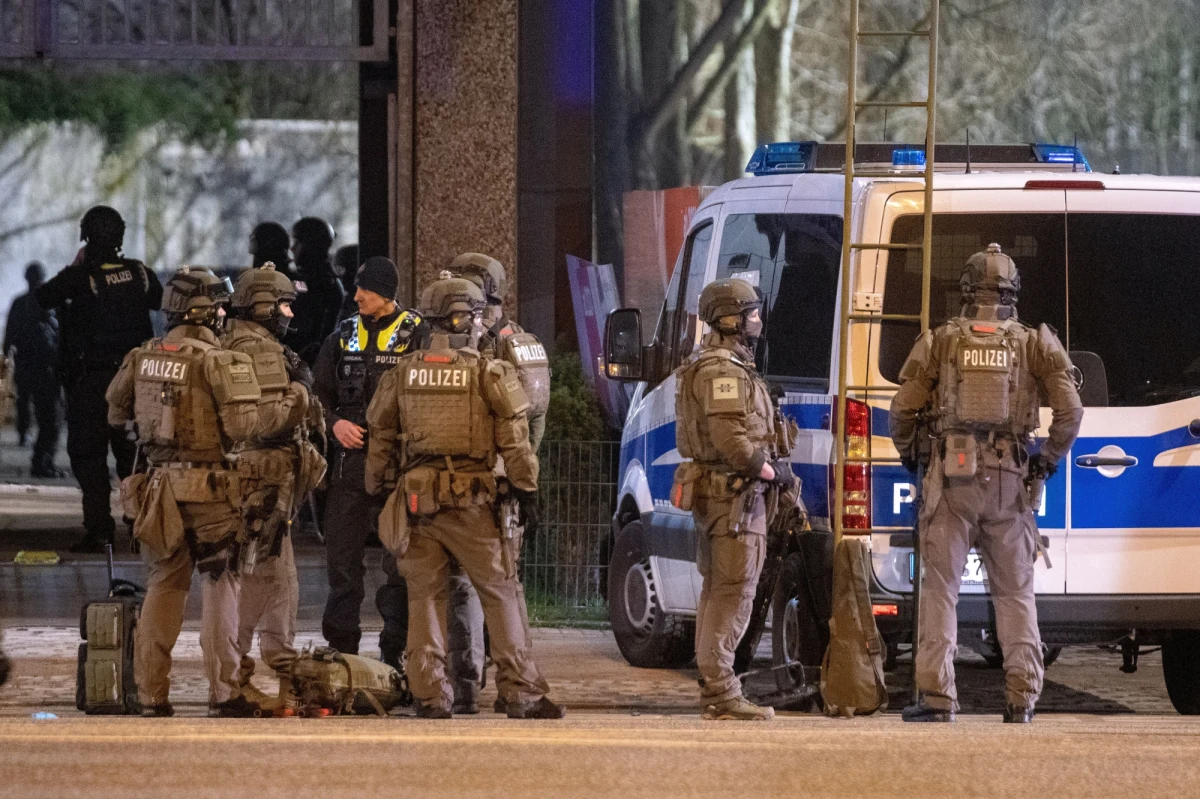 Według najnowszych informacji co najmniej osiem osób nie żyje w wyniku strzelaniny, do której doszło w czwartek wieczorem w Hamburgu. Kilka osób zostało także rannych. Sprawca strzelaniny, według miejscowej policji, nie żyje.