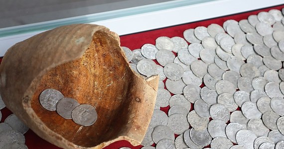 Przetrwały ukryte w ziemi niemal 700 lat, będzie można je zobaczyć w Starej Kopalni w Wałbrzychu. Po kilku latach od znalezienia grosze praskie z XIV i XV wieku z Boguszowa będzie można obejrzeć. 