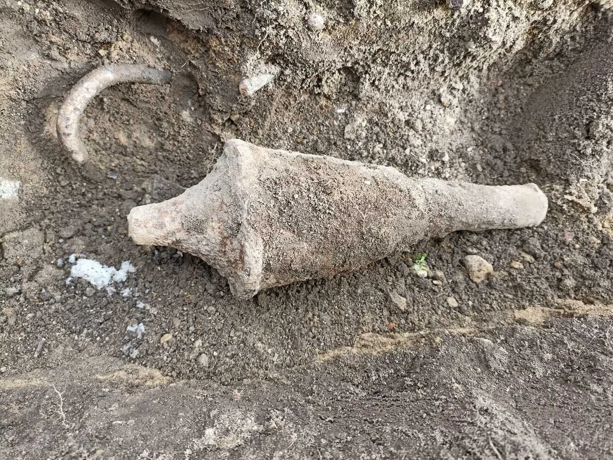Pocisk do granatnika typu Panzerfaust z czasów drugiej wojny światowej wykopali pracownicy w trakcie prac ziemnych na ulicy Ogrodowej w Reszlu (woj. warmińsko-mazurskie). Z pobliskich mieszkań ewakuowano 48 osób.