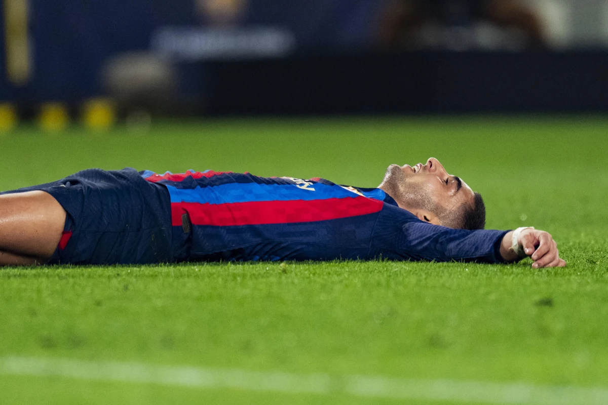 Prokuratura generalna Hiszpanii oskarżyła w piątek FC Barcelona oraz czterech jej byłych działaczy o korupcję i próbę oszustw w związku ze sprawą domniemanego opłacania przez kataloński klub byłego zastępcy przewodniczącego kolegium sędziowskiego hiszpańskiej ligi Jose Marii Enriqueza Negreiry.