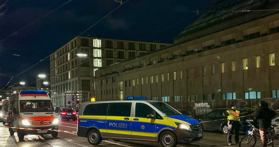 Siły policyjne wkroczyły do apteki w Karlsruhe w południowo-zachodnich Niemczech, gdzie dzisiaj przez kilka godzin przetrzymywani byli zakładnicy. Według świadków słychać było strzały - podaje Reuters. Policjanci ujęli sprawcę. Nikt nie został ranny.