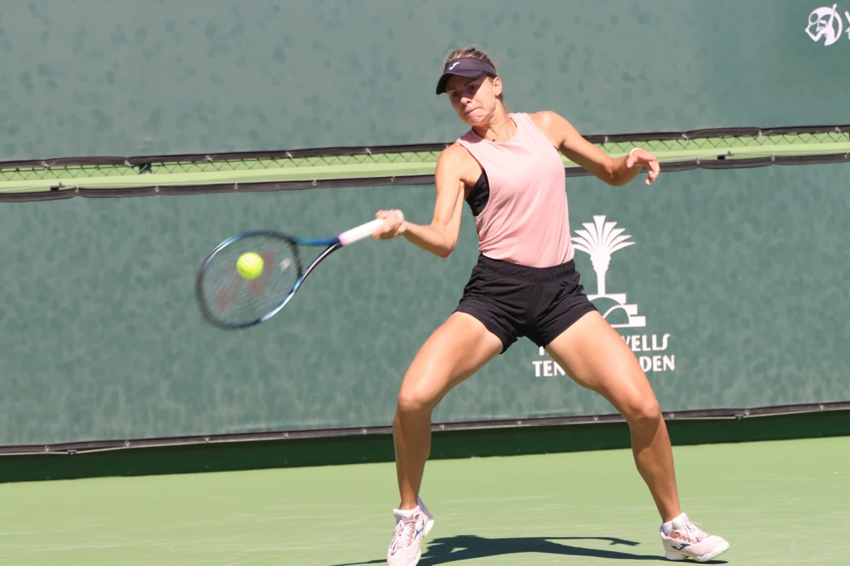 Magda Linette i Amerykanka Caty McNally pokonały Alicję Rosolską i Rumunkę Monicę Niculescu 6:3, 6:2 w meczu 1. rundy gry podwójnej w turnieju WTA 1000 w kalifornijskim Indian Wells.