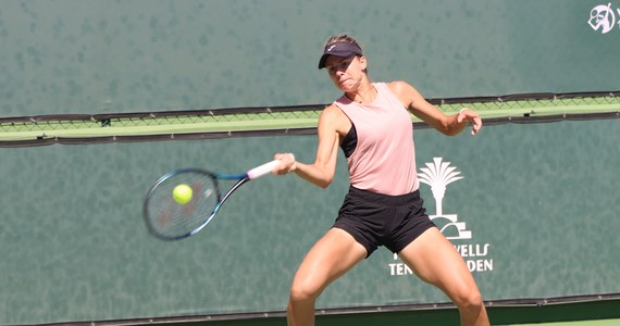 Magda Linette i Amerykanka Caty McNally pokonały Alicję Rosolską i Rumunkę Monicę Niculescu 6:3, 6:2 w meczu 1. rundy gry podwójnej w turnieju WTA 1000 w kalifornijskim Indian Wells.