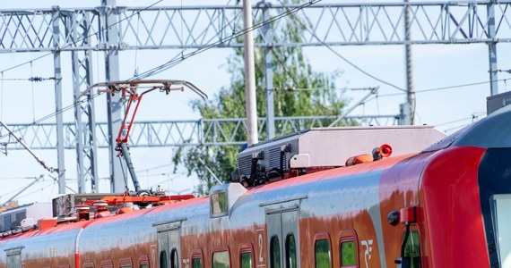 Dwa pociągi Polregio kursujące w relacji Szczecin - Krzyż w piątki i w soboty wydłużą trasę i pojadą między Szczecinem a Poznaniem. Zmiany w rozkładzie jazdy pociągów wejdą w życie w niedzielę.