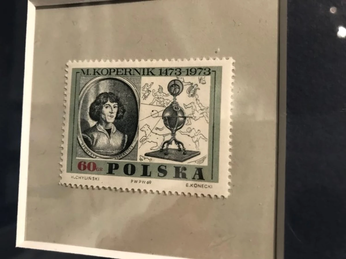 Wystawę „Mikołaj Kopernik – astronom i ekonomista” można oglądać w Muzeum Poczty i Telekomunikacji we Wrocławiu. Zobaczymy na niej polskie znaczki pocztowe i banknoty przedstawiające postać tego wybitnego naukowca oraz jego dokonania. Nie tylko w sferze astronomii, ale też ekonomii.