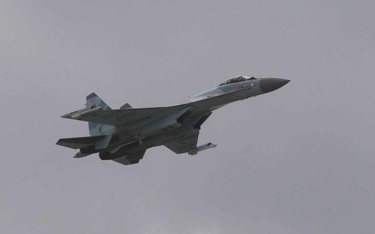 "Myśliwce Su-35 są technicznie odpowiednie dla Iranu i Iran sfinalizował kontrakt na ich zakup" - powiedział w sobotę w Nowym Jorku przedstawiciel państwowych mediów Iranu, opierając się na informacjach z irańskiej misji przy ONZ.