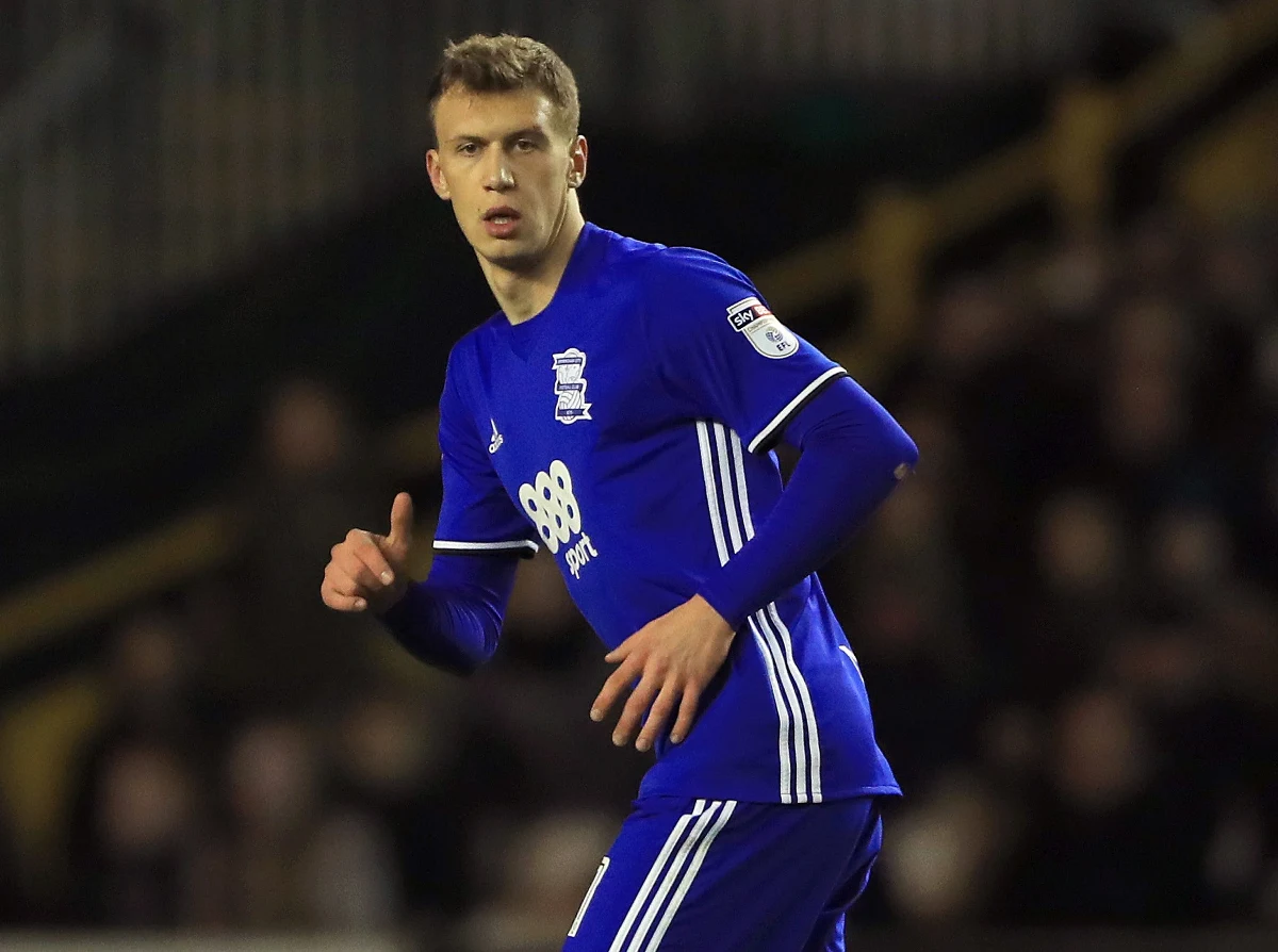 Występujący w Birmingham City Krystian Bielik z powodu kontuzji nie dokończył sobotniego meczu z Rotherham United (2:0) w 36. kolejce Championship, zaplecza angielskiej ekstraklasy. Reprezentant Polski został kopnięty w twarz przez rywala.