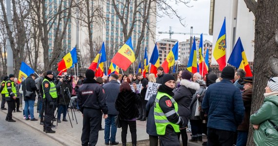 ​W niedzielę w Kiszyniowie, stolicy Mołdawii, siły antyrządowe zamierzają wzniecić zamieszki, by zdestabilizować państwo - podała w sobotni wieczór mołdawska policja, cytowana przez telewizję TV8.