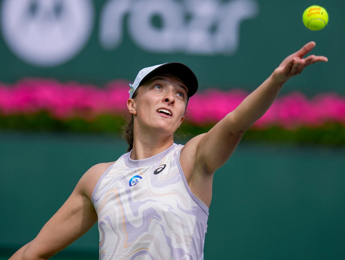 Iga Świątek pokonała Amerykankę Claire Liu 6:0, 6:1 w drugiej rundzie prestiżowego turnieju WTA 1000 na twardych kortach w Indian Wells. W 1/16 finału Polka zagra ze zwyciężczynią meczu Amerykanki Peyton Stearns z Kanadyjką Biancą Andreescu.