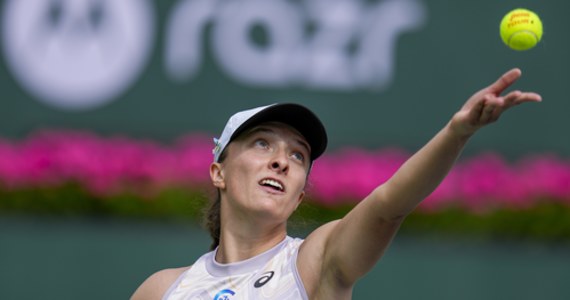 Iga Świątek pokonała Amerykankę Claire Liu 6:0, 6:1 w drugiej rundzie prestiżowego turnieju WTA 1000 na twardych kortach w Indian Wells. W 1/16 finału Polka zagra ze zwyciężczynią meczu Amerykanki Peyton Stearns z Kanadyjką Biancą Andreescu.