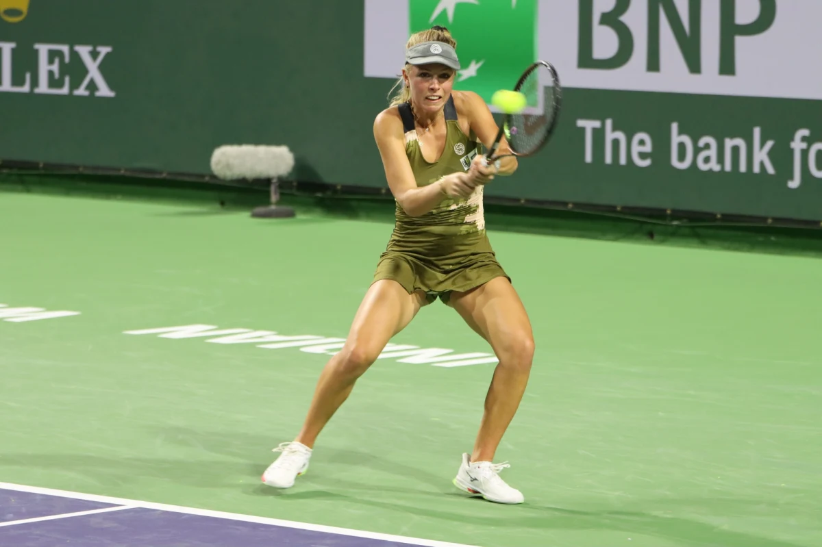 Magdalena Fręch przegrała z rozstawioną z "czwórką" tunezyjską tenisistką Ons Jabeur 6:4, 4:6, 1:6 i odpadła w drugiej rundzie prestiżowego turnieju WTA 1000 na twardych kortach w kalifornijskim Indian Wells.