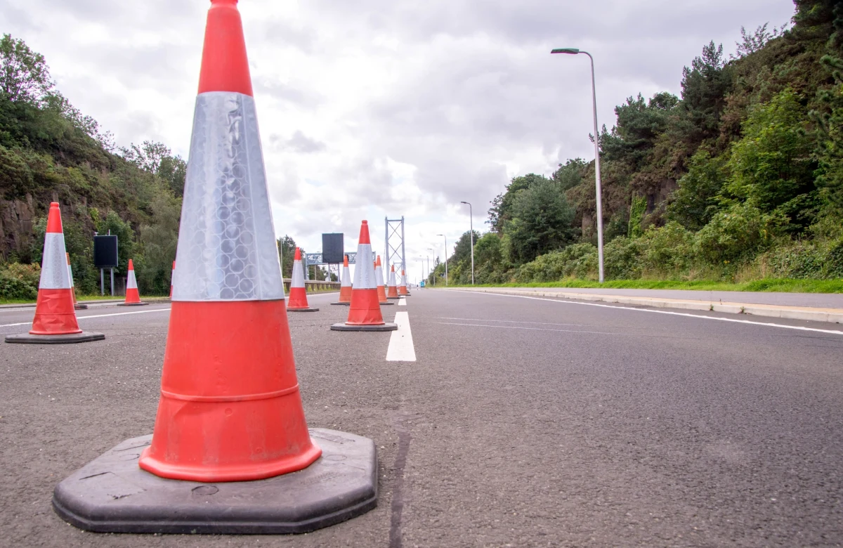 Budowa ul. Krasińskiego, która będzie drogą alternatywną do mocno obciążonej ruchem samochodowym ul. Dąbrowskiego, ruszyła w Oświęcimiu - poinformowała rzecznik oświęcimskiego magistratu Katarzyna Kwiecień.

