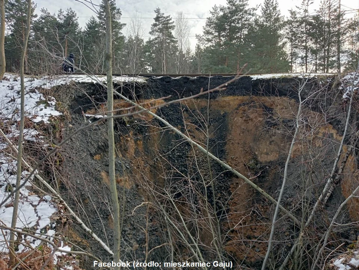 W Trzebini powstało dziś nowe zapadlisko - informację otrzymaliśmy na Gorącą Linię RMF FM. Potwierdziła nam to straż pożarna.