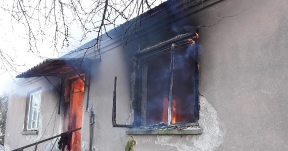 Dwie osoby zginęły w pożarze domu jednorodzinnego w miejscowości Sobieski w powiecie monieckim na Podlasiu. Ofiary to ok. 80-letni mężczyźni.