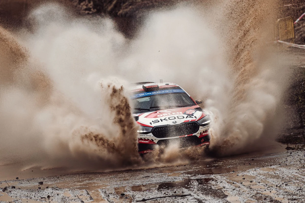 Mikołaj Marczyk i Szymon Gospodarczyk na czwartym miejscu ukończyli rozgrywany w Portugalii Rally Serras de Fafe. To pierwsza w tym roku runda rajdowych mistrzostw Europy. Dla polskiej załogi był to test przed wyzwaniami związanymi z mistrzostwami świata. Imprezę w Portugalii wygrała Nowozelandzka załoga Heydon Paddon/John Kennard.