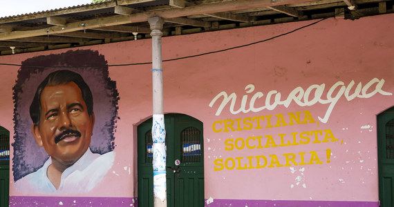 Władze Nikaragui nakazały zamknięcie nuncjatury apostolskiej w stolicy kraju - Managui - oraz nikaraguańskiej ambasady przy Stolicy Apostolskiej - podało w niedzielę watykańskie źródło, cytowane przez Reutersa. Agencja odnotowała, że decyzja o zerwaniu relacji dyplomatycznych została podjęta kilka dni po tym, gdy w wywiadzie prasowym papież Franciszek porównał władze Nikaragui do dyktatury.