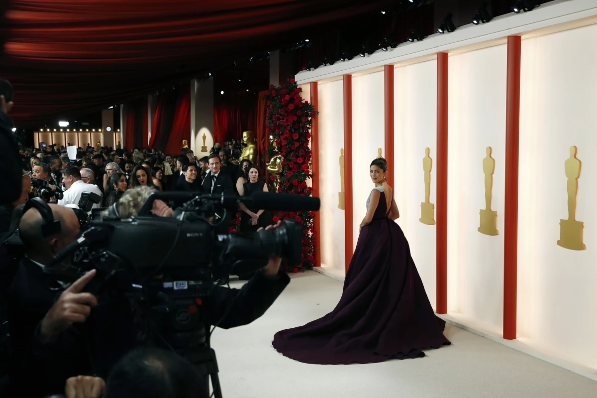 Podczas 95. ceremonii wręczenia Oscarów, która odbyła się tej nocy, gwiazdy nie przeszły po czerwonym dywanie. Organizatorzy postanowili, że tegoroczna tkanina była w kolorze szampana.
