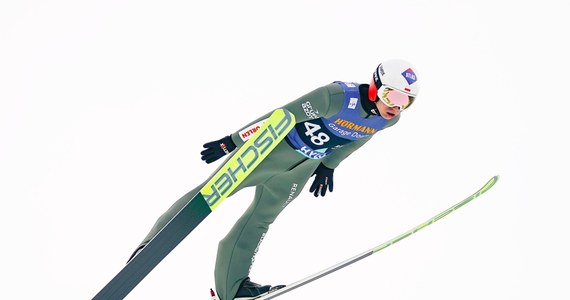 Kamil Stoch szydzi ze skoczni w Holmenkollen. W niedzielnym konkursie skoków narciarskich Pucharu Świata w Oslo zajął on 19. miejsce. "Ta skocznia jest tragiczna, powinno się ją wysadzić. Chętnie się dołożę do materiałów wybuchowych" - powiedział po konkursie w rozmowie z Eurosportem.