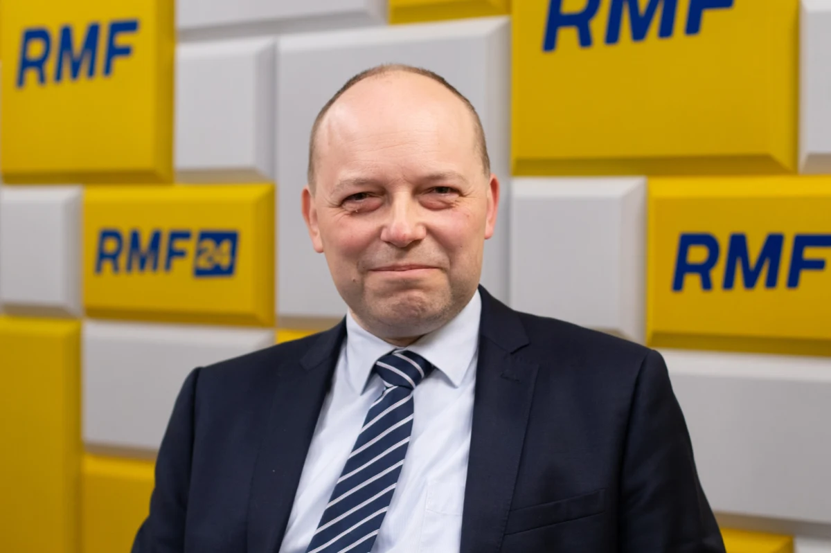 „Niewątpliwie docierały do niego takie informacje i on na nie reagował” – mówił prof. Paweł Skibiński, pytany o to, czy arcybiskup Karol Wojtyła wiedział o przypadkach molestowania przez księży i czy krył tych, którzy się tego dopuszczali. Gość Porannej rozmowy w RMF FM przytoczył historię ks. Józefa Loranca, który był suspendowany, a potem podlegał karze więzienia. „Toczyło się to w miarę normalnie w nienormalnych czasach, tzn. w PRL-u, gdzie było ostre starcie między Kościołem i państwem. Tutaj akurat ten facet został ukarany” – przypomniał historyk.