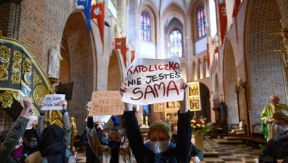 ​W poznańskiej katedrze protestowali po wyroku TK. Ponad 30 osób uniewinnionych