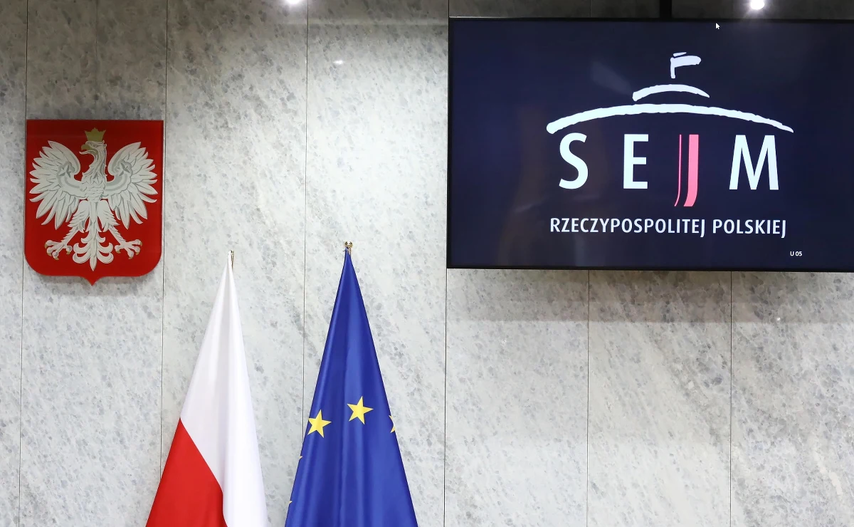 Komisja ds. badania rosyjskich wpływów na bezpieczeństwo nie ma szans powstać wcześniej niż w lipcu. Kiedy projekt trafił do Sejmu, posłowie PiS liczyli na jej szybkie uruchomienie. Po trzech miesiącach opóźnień jest już jednak jasne, że na przygotowanie pierwszego raportu komisja będzie miała dwa miesiące, w czasie wakacji.