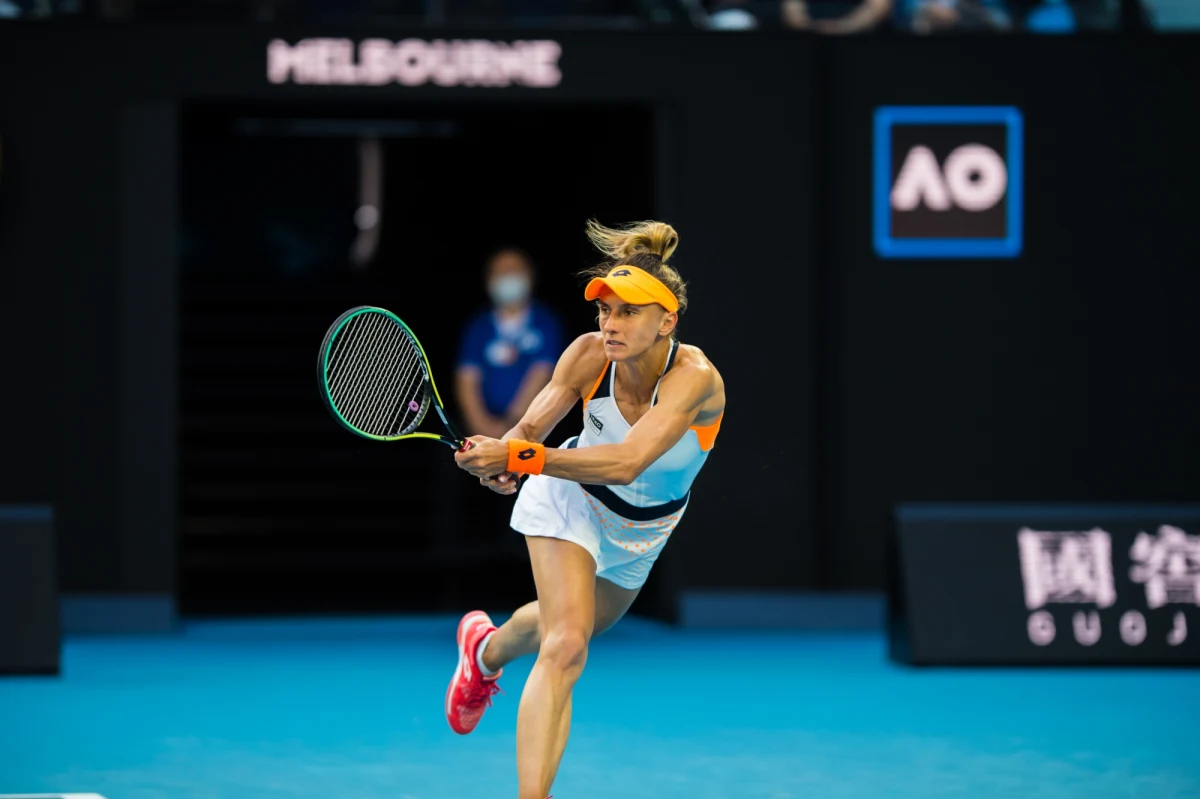 Ukrainka Łesia Curenko miała zmierzyć się z pochodzącą z Białorusi Aryną Sabalenką w trzeciej rundzie prestiżowego turnieju WTA 1000 na twardych kortach w kalifornijskim Indian Wells (pula nagród 8,8 mln dolarów). Ukraińska tenisistka oddała jednak mecz walkowerem.