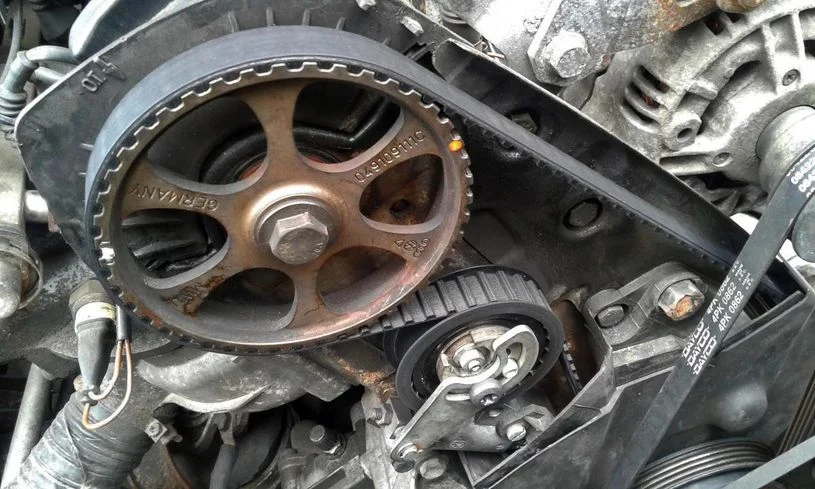 Wymiana paska rozrządu. Mechanik radzi, kiedy go wymieniać