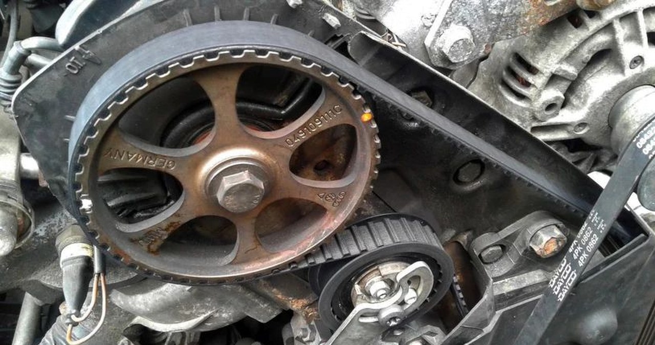 Wymiana paska rozrządu. Mechanik radzi, kiedy go wymieniać