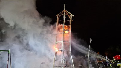 Ktoś podpalił plac zabaw w Opolu. Spłonęło niemal wszystko [ZDJĘCIA]