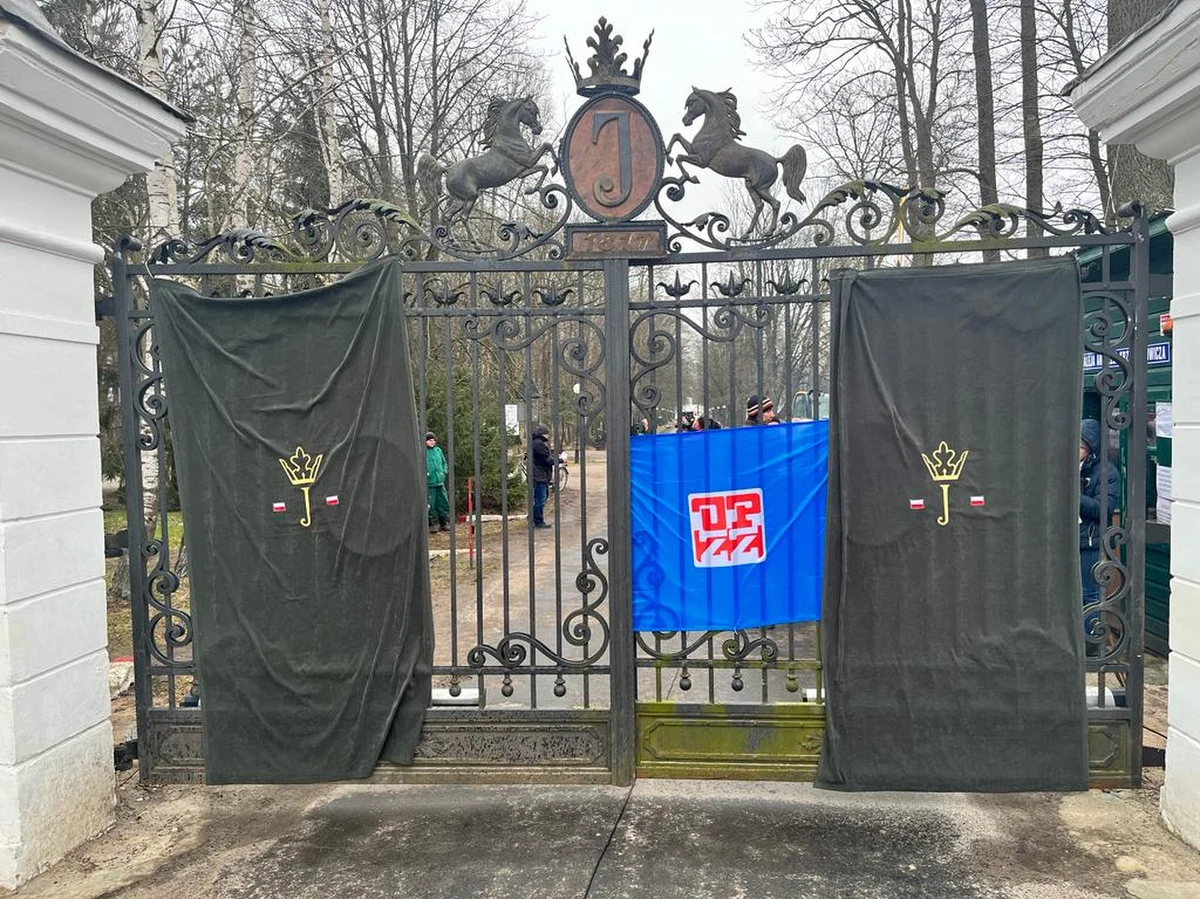 Protest w stadninie koni arabskich w Janowie Podlaskim. Pracownicy nie chcą nowej prezes Hanny Sztuki. O jej powołaniu dowiedzieli się dzisiaj rano. Zapowiadają, że nie wpuszczą jej do stadniny i w liście protestacyjnym dyrektora Krajowego Ośrodka Wsparcia Rolnictwa żądają zmiany decyzji i pozostawienie obecnych władz. 