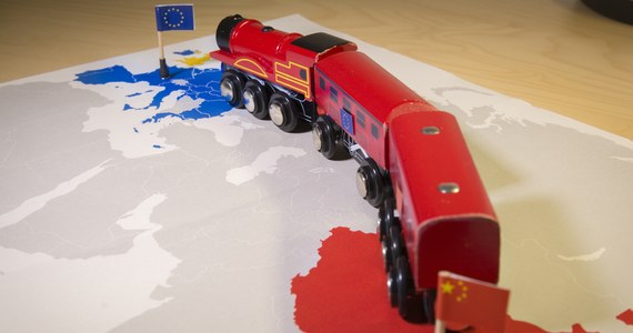 Polska po Niemczech i Francji zgłosiła w zeszłym roku najwięcej do unijnego sytemu ostrzeżeń o niebezpiecznych produktach niespożywczych. Komisja Europejska opublikowała dzisiaj raport w tej sprawie. Wynika z niego, że w skali UE drugi raz z rzędu zabawki i samochody zajmują pierwsze miejsce na liście niebezpiecznych produktów.