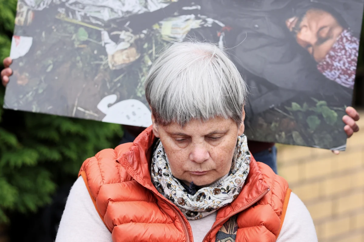 "Kiedy się stawia tego typu ostre oskarżenia, jak Janina Ochojska, one muszą być potwierdzone. Jeżeli nie są, robi się krzywdę ludziom, o których się mówi" - powiedział prezydent Warszawy, wiceszef PO Rafał Trzaskowski. Dodał, że  w poważnych sprawach "radziłby powściągliwość".