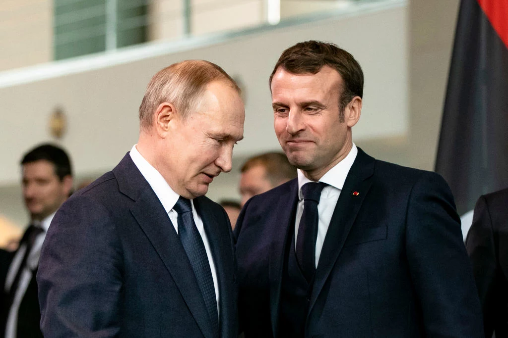 Przywódcy Rosji i Francji: Władimir Putin oraz Emmanuel Macron w trakcie berlińskiej konferencji poświęconej sytuacji w Libii. Styczeń 2020 r.