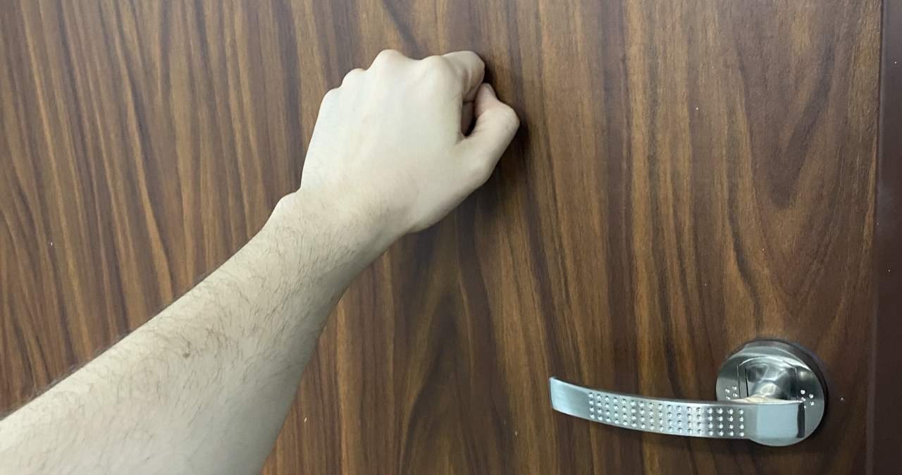 Masowe kontrole w blokach. Przepytają sąsiada i prześlą wezwanie do zapłaty