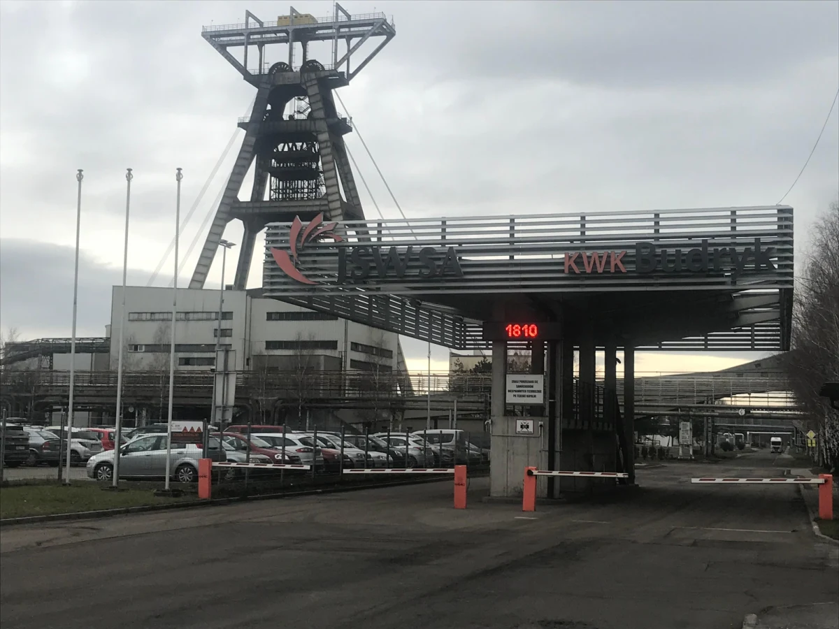 Kopalnia Budryk w Ornontowicach na Śląsku to jedyna kopalnia należąca do Jastrzębskiej Spółki Węglowej, która prowadzi sprzedaż dla indywidualnych klientów. Od grudnia do teraz z odbioru węgla zrezygnowało tam już ponad 3 tysiące osób.
