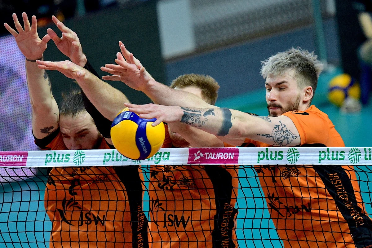 W środowy wieczór siatkarze Jastrzębskiego Węgla mogą zapewnić sobie awans do najlepszej czwórki Ligi Mistrzów. Muszą jedynie w rewanżowym meczu ćwierćfinałowym wygrać z wicemistrzem Niemiec, VfB Friedrichshafen dwa sety. Wszystko dlatego, że pierwszy mecz wicemistrzowie Polski wygrali 3:0. Mecz w Jastrzębiu-Zdroju o godz. 18.