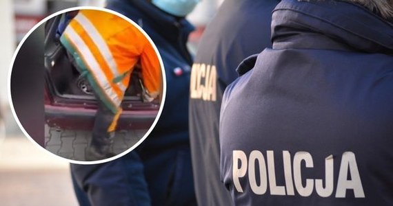 W mediach społecznościowych pojawiło się nagranie, na którym widać, jak ulicami gminy Smołdzino na Pomorzu kierowca samochodu osobowego przewozi pasażerów na masce i w bagażniku. Krótkim wideo zainteresowała się policja.