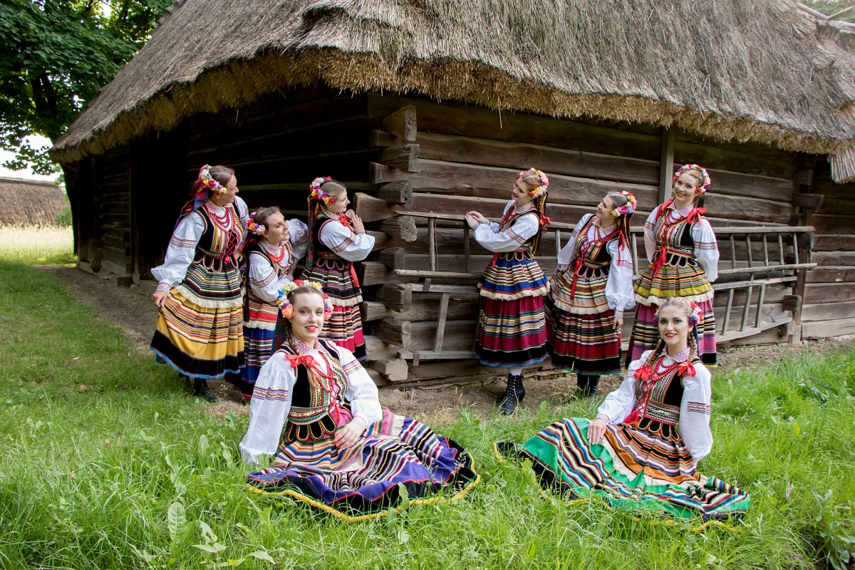 Oferujemy dużo dobrej zabawy, ruchu, świetne towarzystwo i niepowtarzalną szansę na poznanie rodzimego folkloru - tak członkowie Zespołu Pieśni i Tańca Politechniki Lubelskiej zachęcają mężczyzn, by wstąpili do zespołu. Niekoniecznie trzeba być studentem politechniki. Można być licealistą.