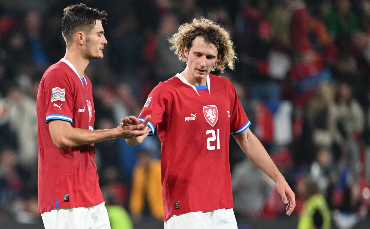 ​Selekcjoner reprezentacji Czech Jaroslav Šilhavý powołał 25 piłkarzy na marcowe mecze z Polską i Mołdawią w eliminacjach mistrzostw Europy. Na liście rezerwowej jest trzech zawodników z polskiej ekstraklasy: Tomáš Pekhart, Tomáš Petrášek i Jakub Jugas.