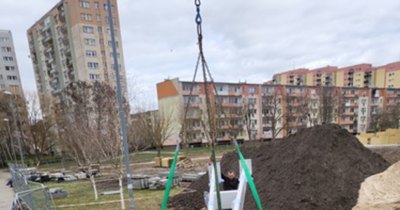 Wieża dla jaskółek jeszcze w tym tygodniu stanie w nowym szczecińskim parku u zbiegu ulic Szafera, Zawadzkiego i Marlicza. Inwestycja jest realizowana w ramach budżetu obywatelskiego.

