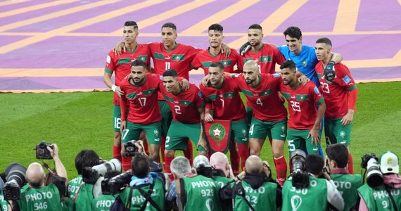 Maroko połączy siły z Hiszpanią i Portugalią w trójstronnej kandydaturze o organizację piłkarskich mistrzostw świata w 2030 roku - ogłosił król Mohammed VI. Wcześniej oba kraje z Półwyspu Iberyjskiego planowały mundial przeprowadzić z Ukrainą. Niepewna sytuacja wywołana przez agresję militarną Rosji uaktywniła działaczy Maroka.