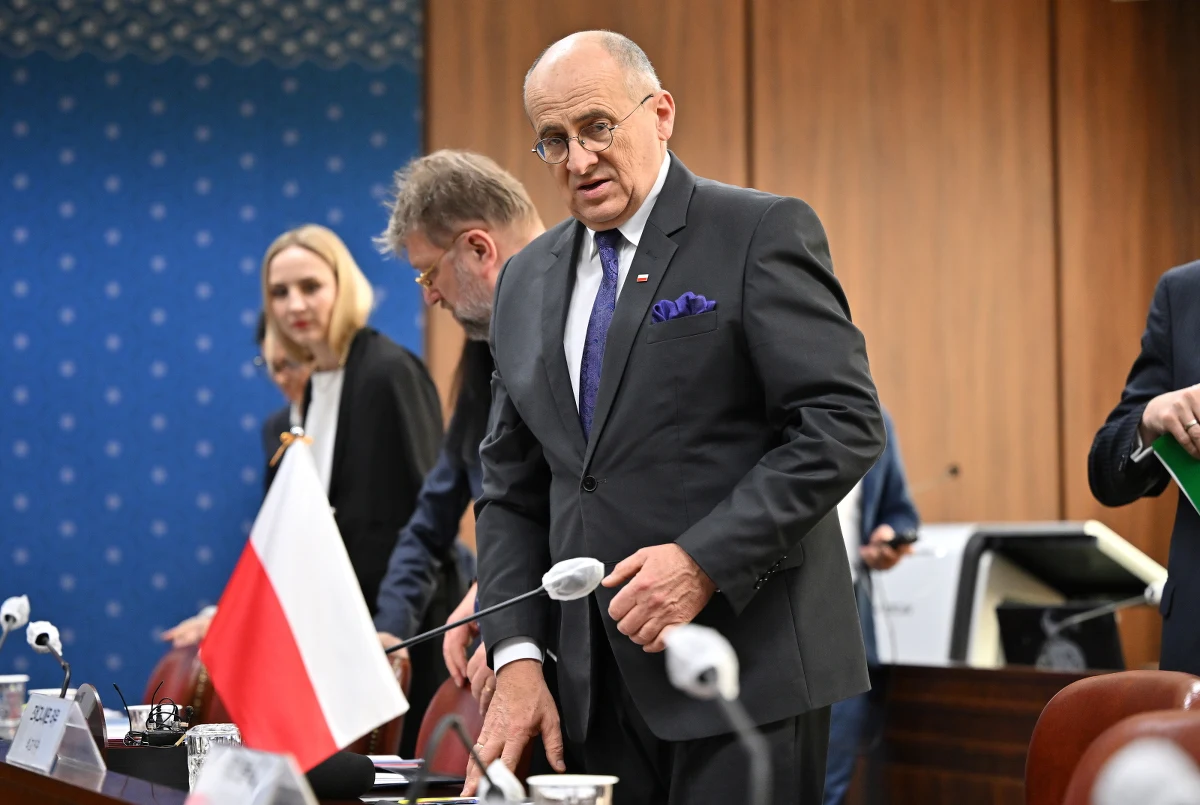 ​Polski minister spraw zagranicznych Zbigniew Rau odwiedził wspólną strefę bezpieczeństwa w pasie terenu oddzielającego Koree Północną i Południową. Minister obejrzał instalacje wojskowe oraz ekspozycję poświęconą historii tego miejsca.