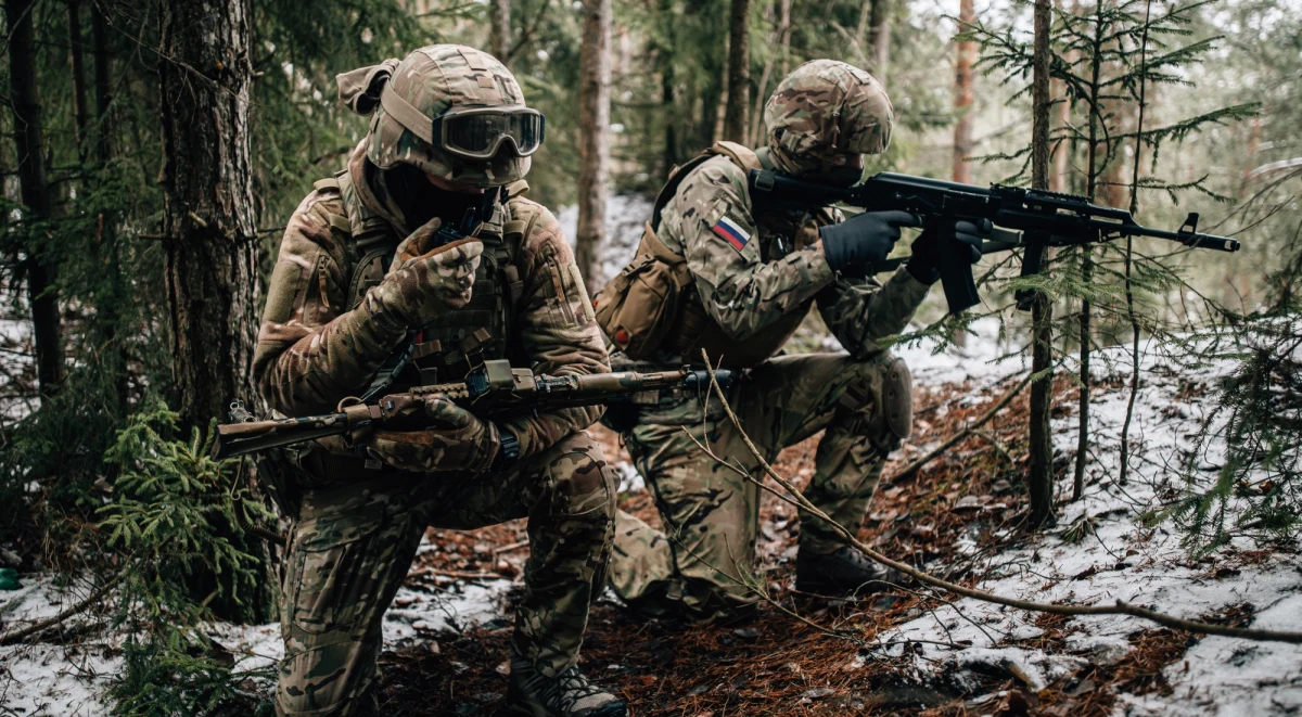 ​Rosja przygotowuje się do rekrutacji żołnierzy kontraktowych. Akcja informacyjna ma rozpocząć się w kwietniu - do końca roku Moskwa chce zwerbować około 400 tysięcy żołnierzy. Akcją ma kierować wiceprzewodniczący Rady Bezpieczeństwa Dmitrij Miedwiediew.