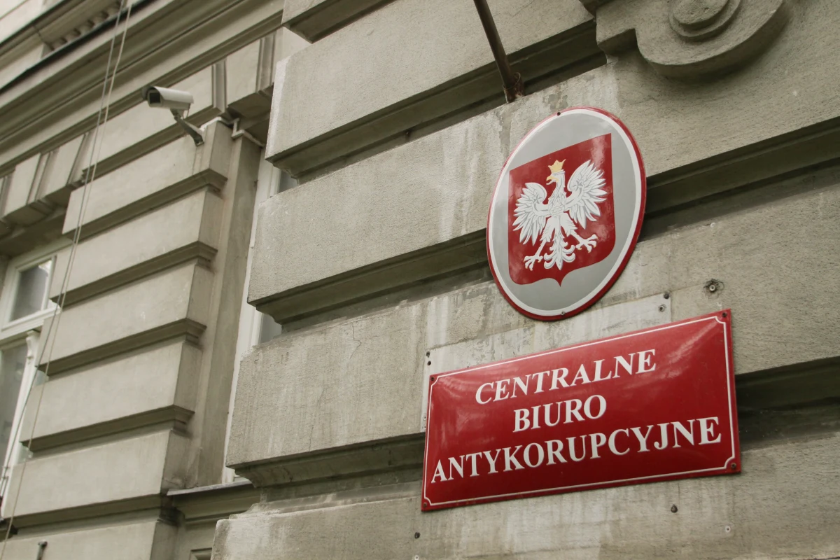 W środę przed południem rozpoczęło się przesłuchanie prezydenta Ostrowca Świętokrzyskiego. Wczoraj w południe Jarosław Górczyński został zatrzymany przez CBA. Powodem jest śledztwo w sprawie podejrzeń korupcji prowadzone przez śląski wydział Prokuratury Krajowej. 