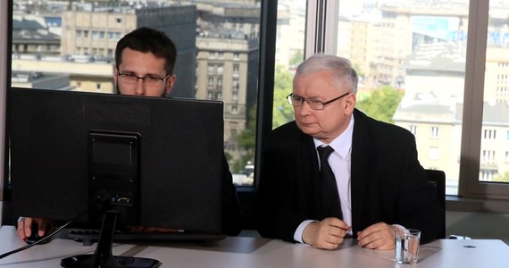 ​Nie tylko w regionach, po których rozjechali się politycy wszystkich partii, ale również w internecie kampania wyborcza trwa w najlepsze. Na ponad pół roku przed datą głosowania posłowie i senatorowie zabiegają o głosy wszędzie, także poprzez viralowe filmy i aktywność w mediach społecznościowych. Jak wynika z analiz Instytutu Badania Internetu i Mediów Społecznościowych na tym etapie to PiS lepiej odpowiada na potrzeby internautów.