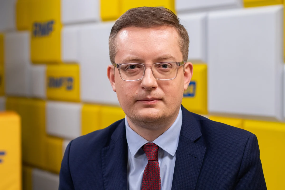 „My nie chcemy bezkrytycznie bronić błędów Kościoła. Co innego jest rola Jana Pawła II w historii narodu polskiego, a co innego są problemy Kościoła i to podkreślamy” – mówił w Porannej rozmowie w RMF FM Robert Winnicki, nawiązując do, popartej przez Konfederację, uchwały Sejmu ws. obrony dobrego imienia św. Jana Pawła II.  