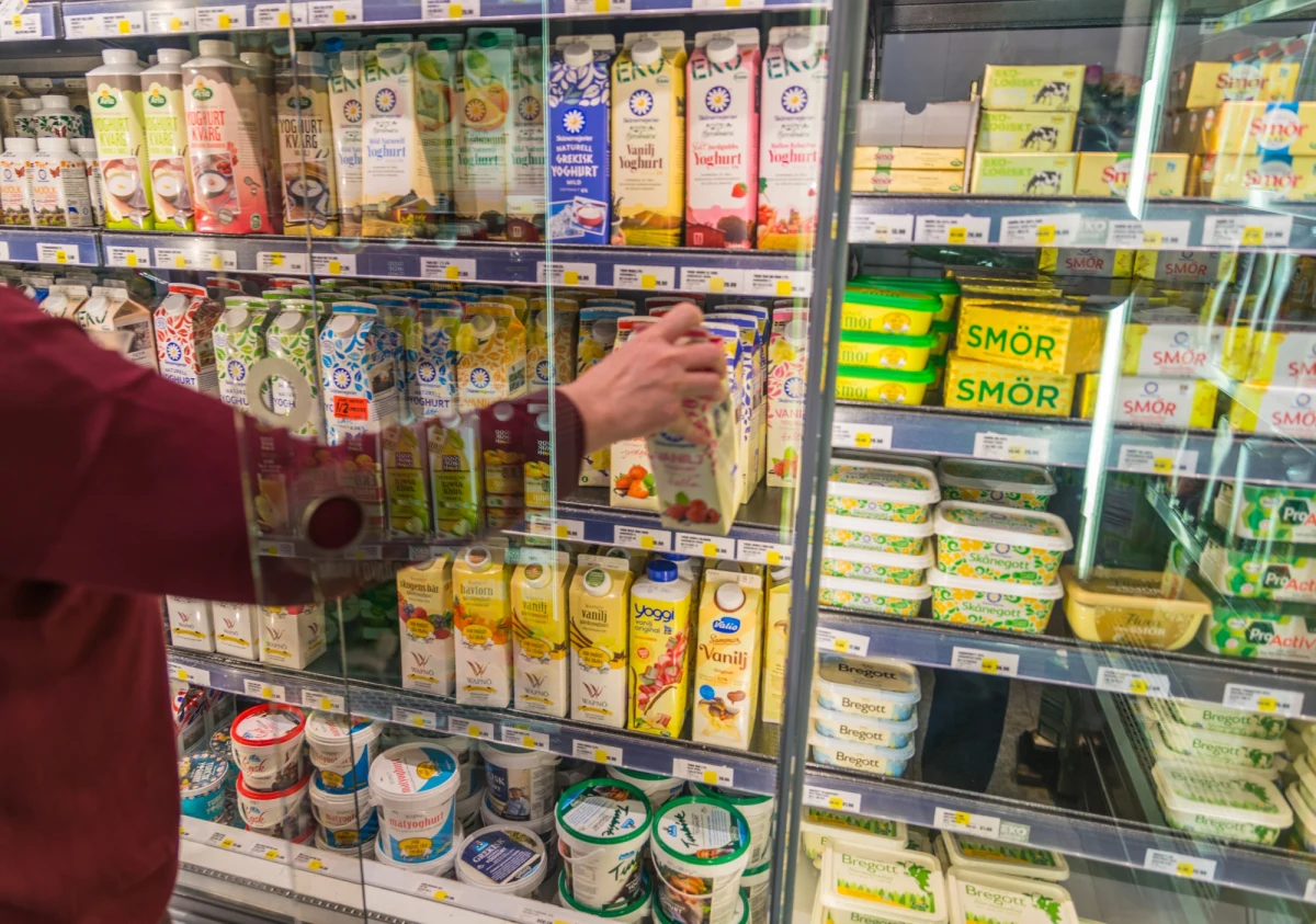 W Szwecji w ciągu ostatniego roku żywność podrożała o 21 proc., ceny jajek, mleka oraz masła o ponad 30 proc. Jest to największy wzrost cen podstawowych produktów od lat 50. w ujęciu rocznym - podał Szwedzki Urząd Statystyczny (SCB).