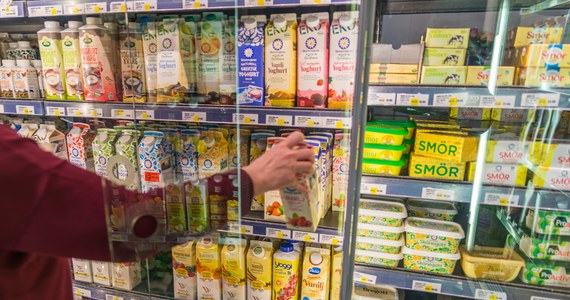 W Szwecji w ciągu ostatniego roku żywność podrożała o 21 proc., ceny jajek, mleka oraz masła o ponad 30 proc. Jest to największy wzrost cen podstawowych produktów od lat 50. w ujęciu rocznym - podał Szwedzki Urząd Statystyczny (SCB).